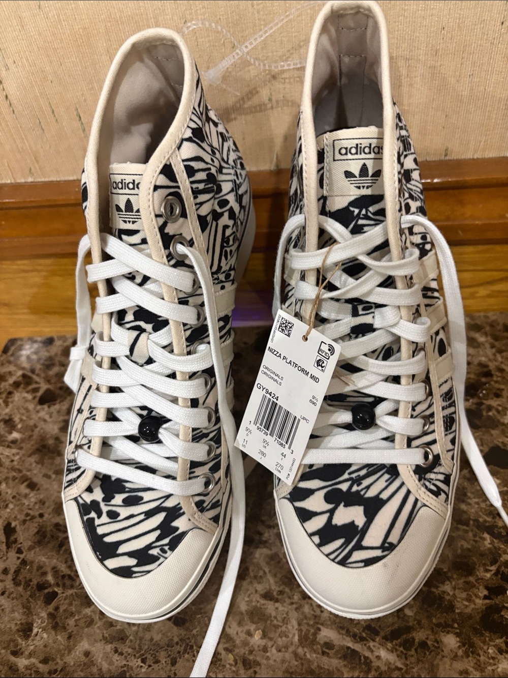 NWT adidas NIZZA PLATFORM MID Sneakers with Black Graphic Print